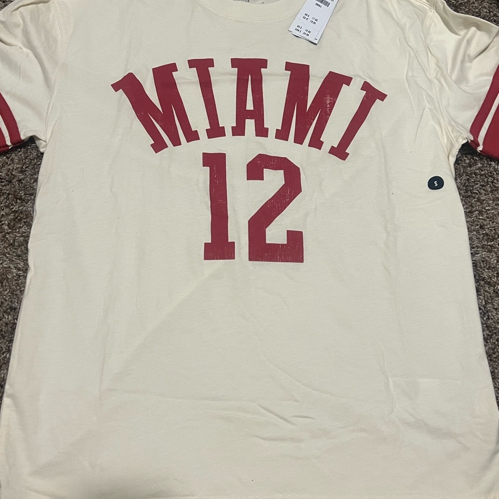 Hollister Cream and Red Short Sleeve Tee